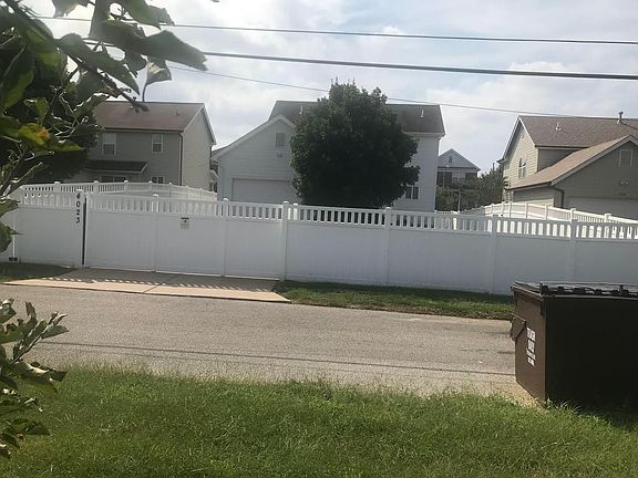 2nd image of 4023 Blaine Ave #1