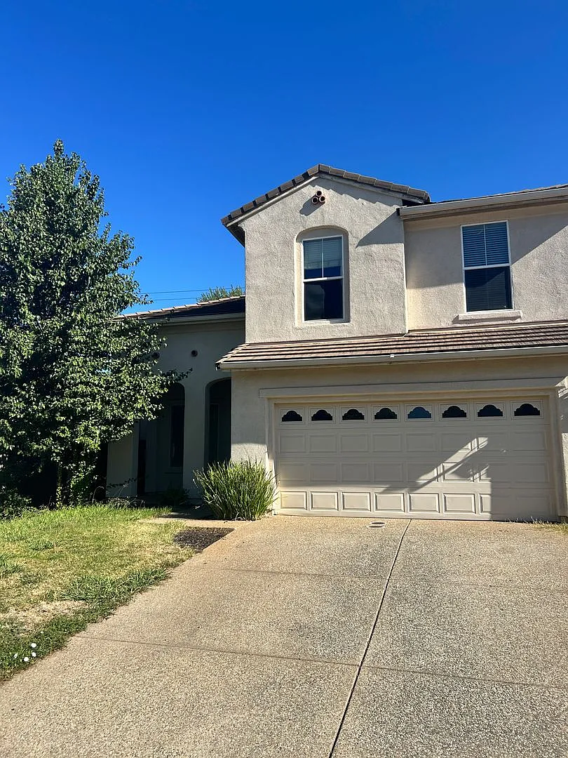 4 bedroom, 3 bathroom gorgeous home — Photo 1