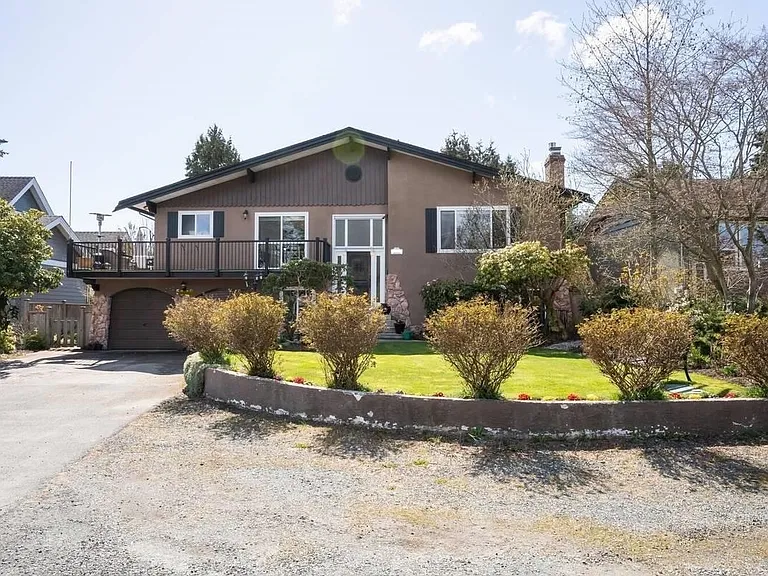 5368 1a Ave #UPPER — Photo 1
