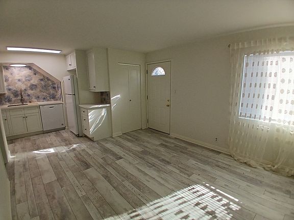 4th image of 3617 E 4th St APT 4