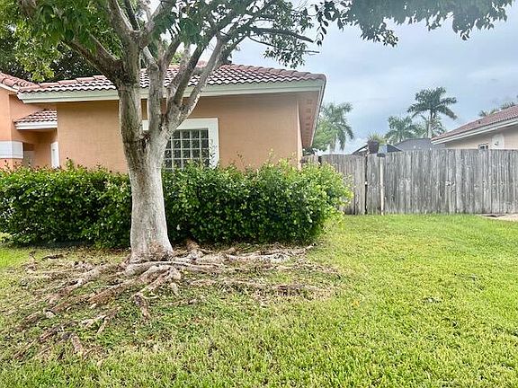 3rd image of 707 SE 14TH Avenue