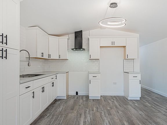 2nd image of 10575 S Pearl Ave