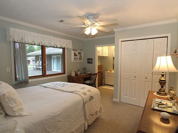 5th image of 1650 Country Club Dr Unit 1