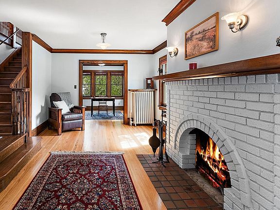 3rd image of 420 Warwick St