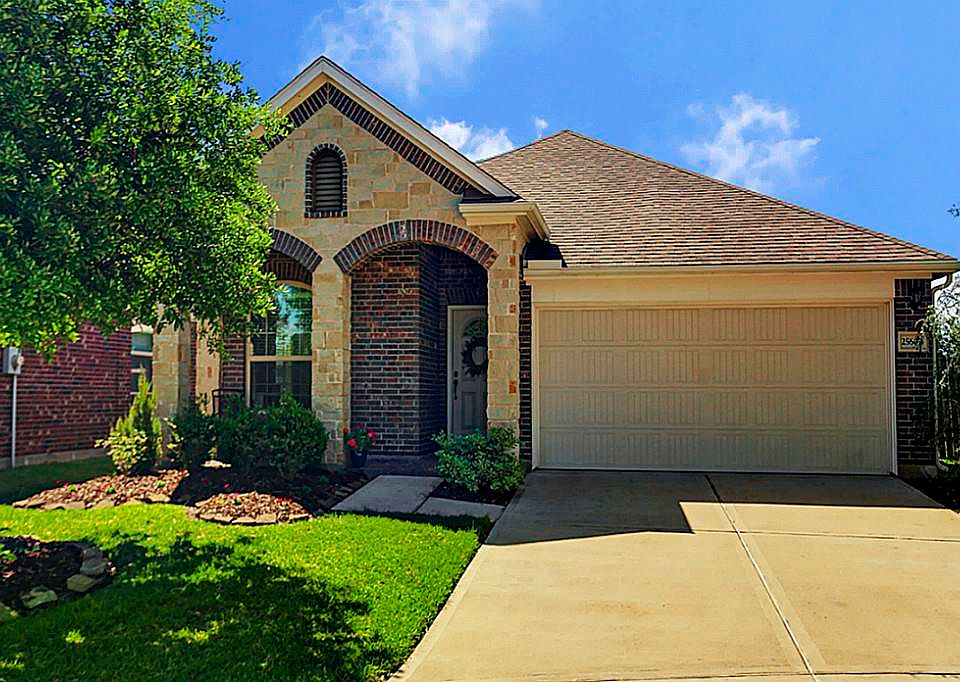 1st image of 25607 Turnstone Oaks Ct