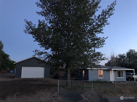 2nd image of 1123 W Malaga Avenue