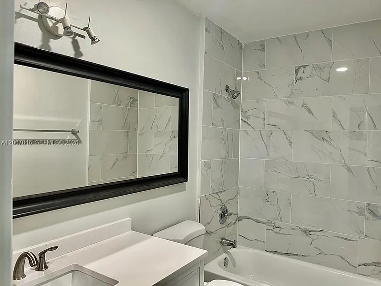 900 SW 113th Ter — Photo 10