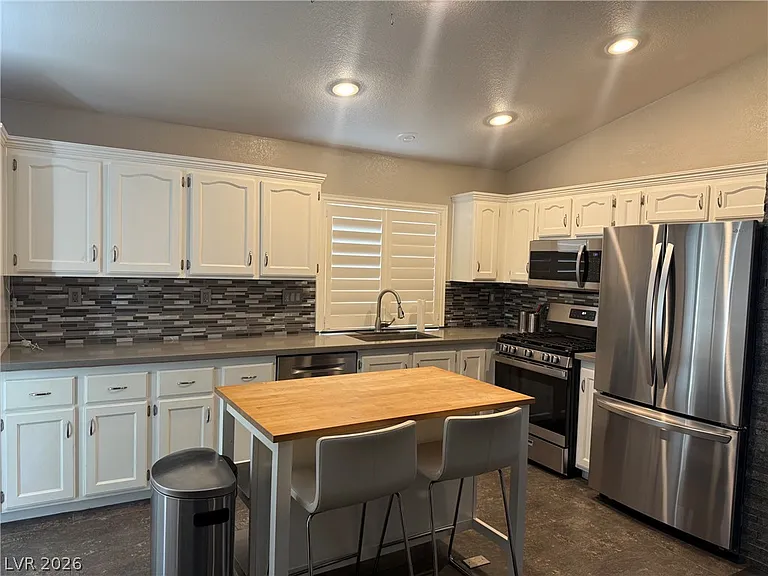 62 Tanglewood Dr — Photo 2