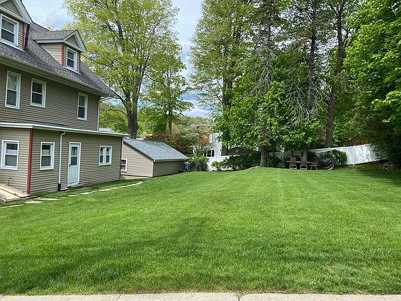 3rd image of 231 Edgewood Ave #2