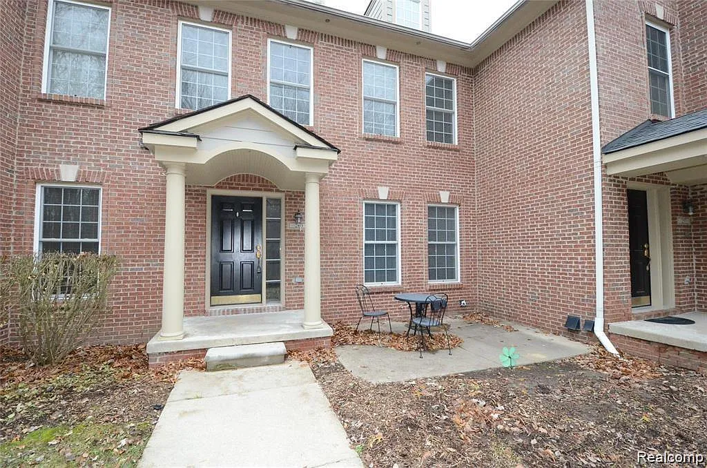 2 bed, 2.5 bath, 1413 sqft, $2,200 — Photo 1