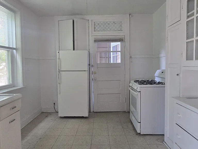 1934 W Estes Ave #1E — Photo 3