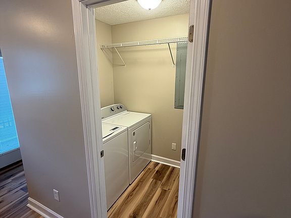 5th image of 40 Marie Dr