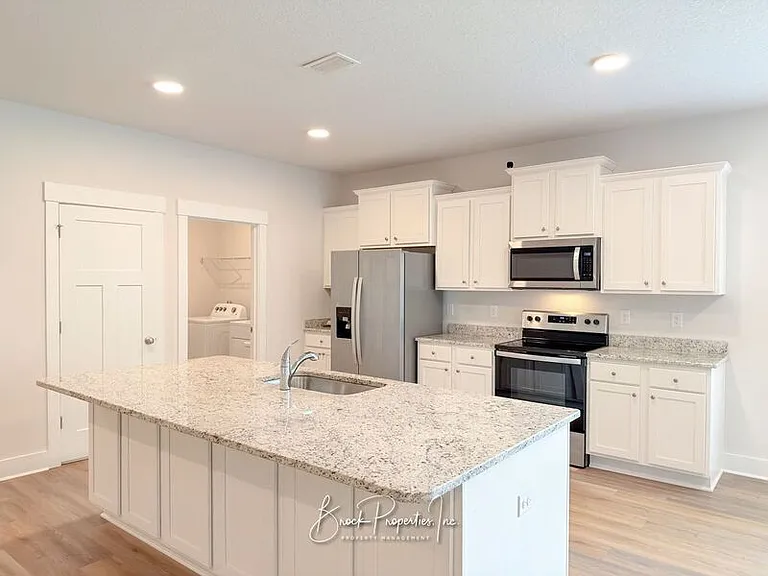 6052 Rutherford Loop — Photo 8