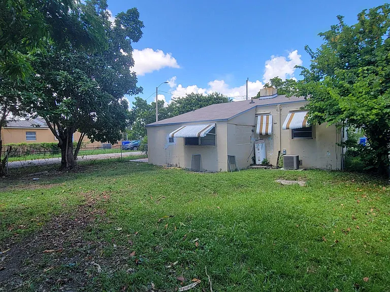 1342 NW 43rd St — Photo 2