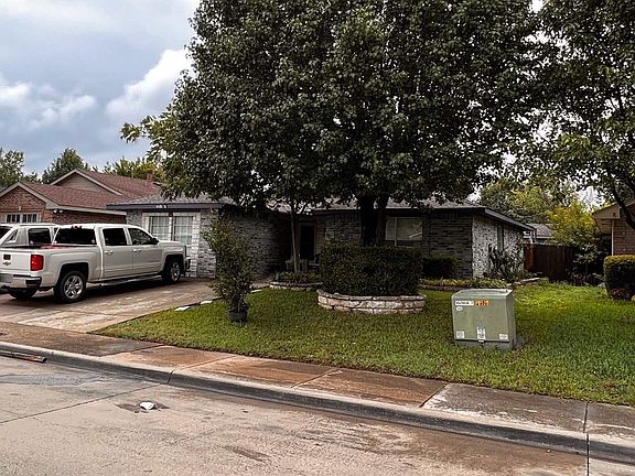 3rd image of 4426 Falls Dr