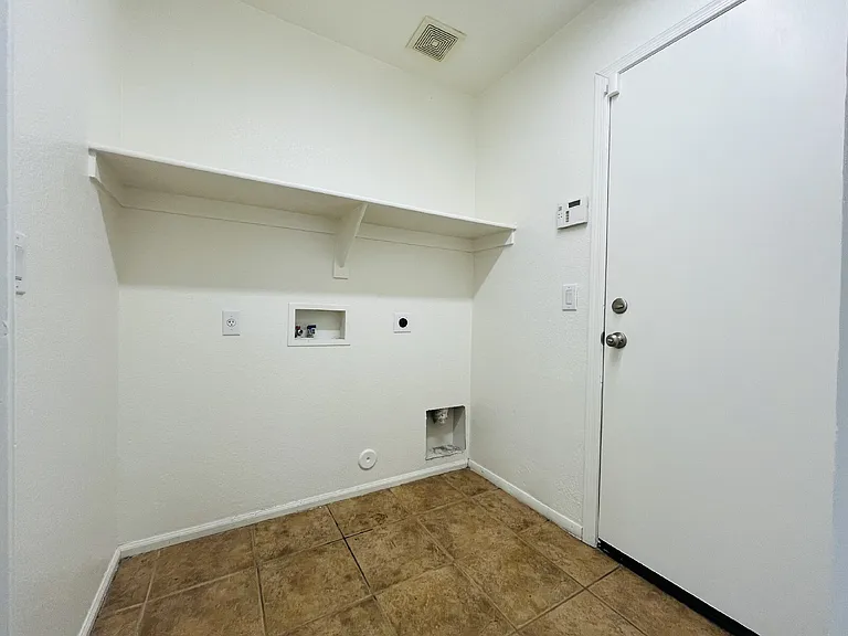 8202 S 47th Ave — Photo 28