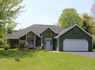 13 Pine Ridge Dr, Morrisonville, NY 12962