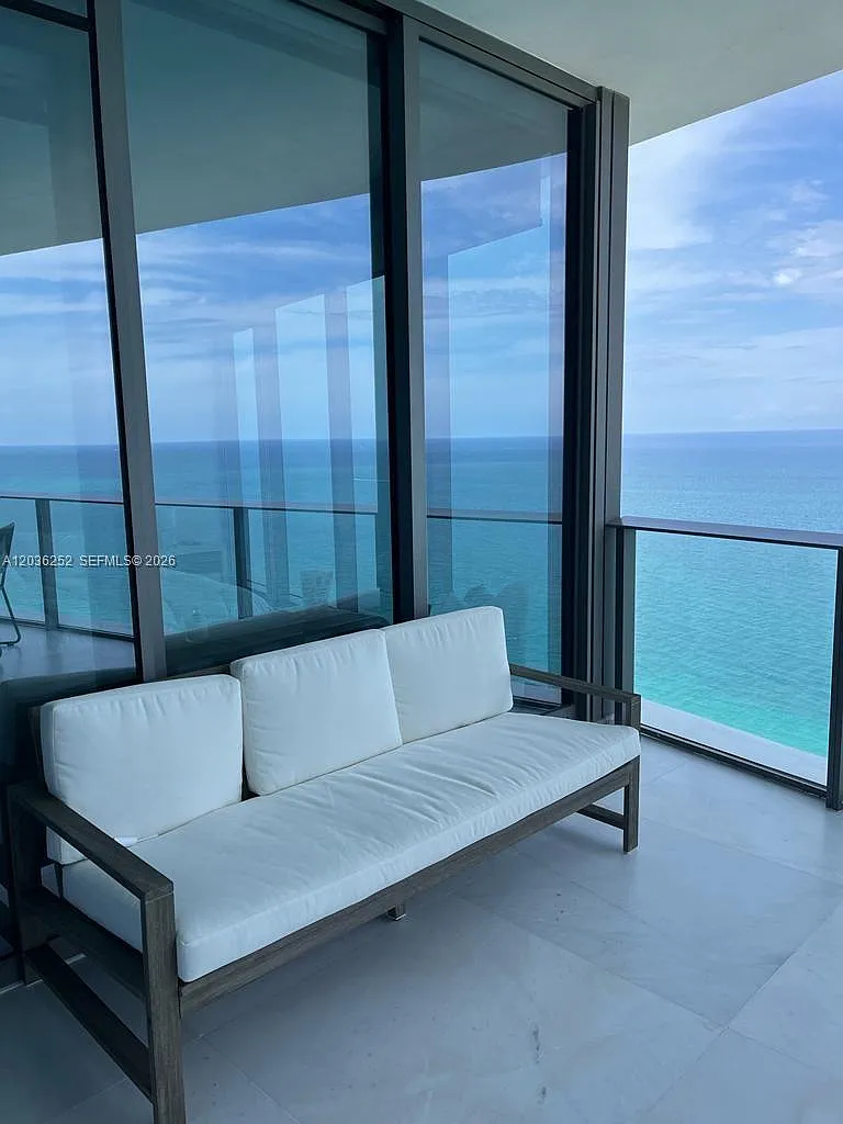 Ritz Carlton Residences — Photo 3