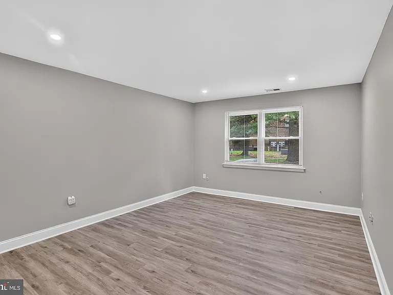 1807 Silver Ct — Photo 4