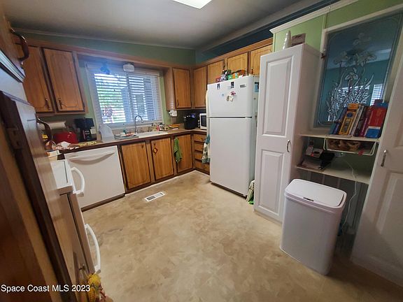 3rd image of 411 Kumquat Dr