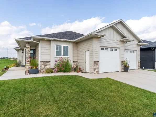 920 N Sylvan Dr, Sioux Falls, SD 57110