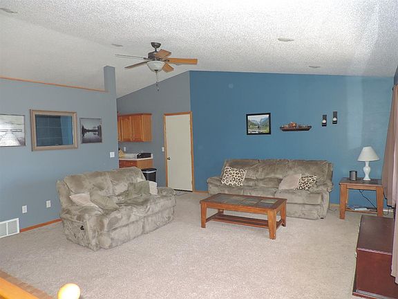 3rd image of 2905 Lakeview Dr