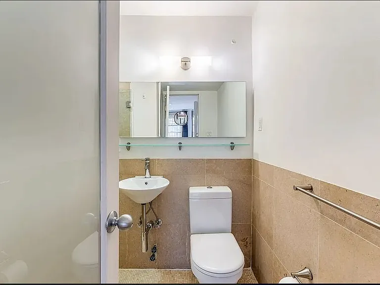 408 W 22nd St #1F — Photo 4