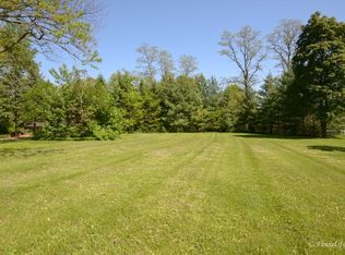 251 Bradwell Rd, Inverness, IL 60010