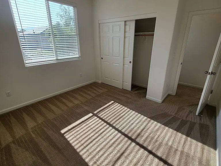 141 Catlin St — Photo 9