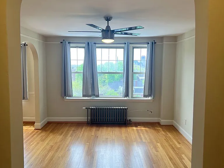Mayflower Apartments — Photo 42