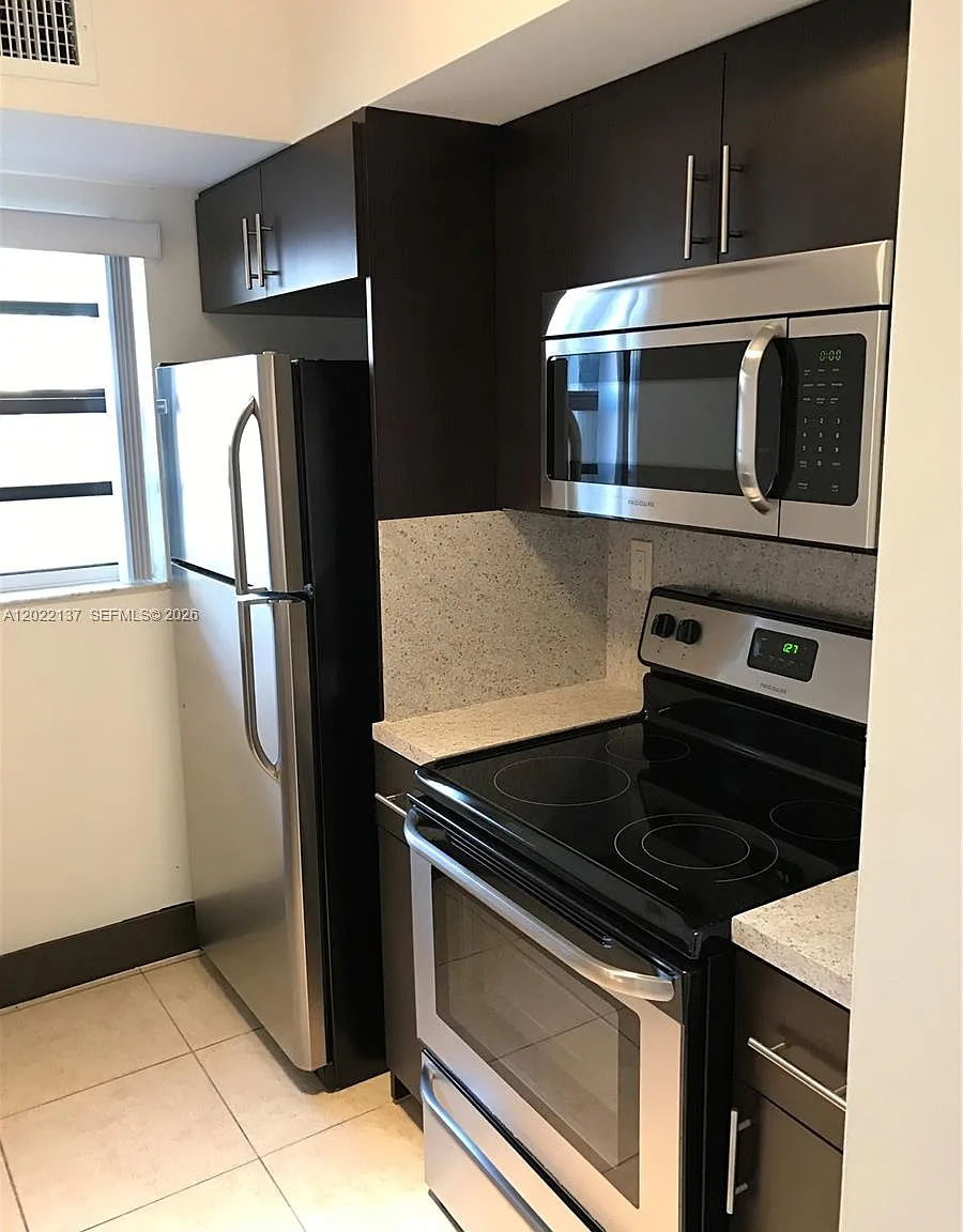 Moors Pointe Condo Ph 01 — Photo 4