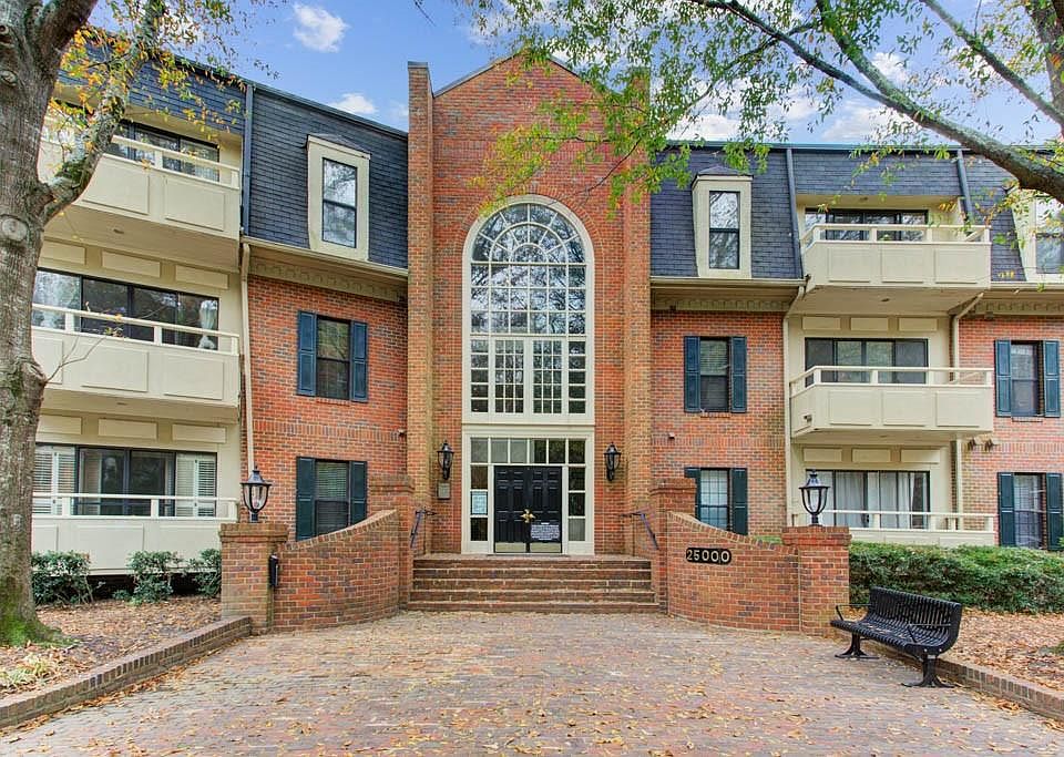 1st image of 25209 Plantation Dr NE #25209