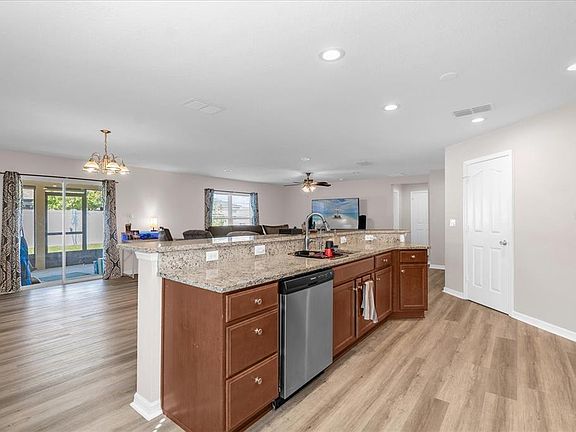 4th image of 1715 Boat Launch Rd