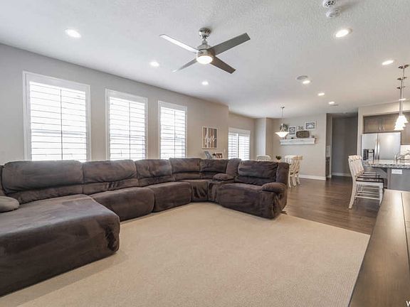 3rd image of 2711 S Wildflower Dr