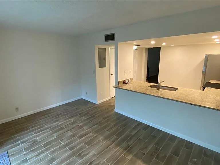 5269 SW 40th Ave #21 — Photo 2