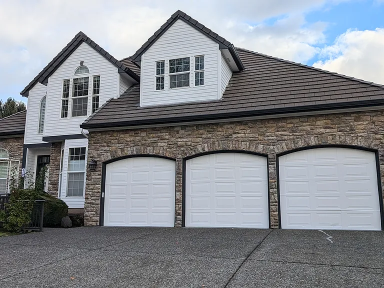 450 NW Pacific Grove Dr — Photo 1