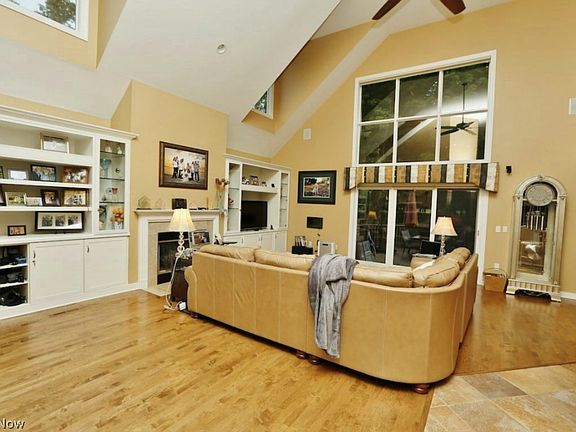 3rd image of 191 Brighton Dr #8