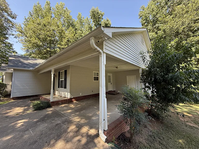 367 Templeton Dr — Photo 2