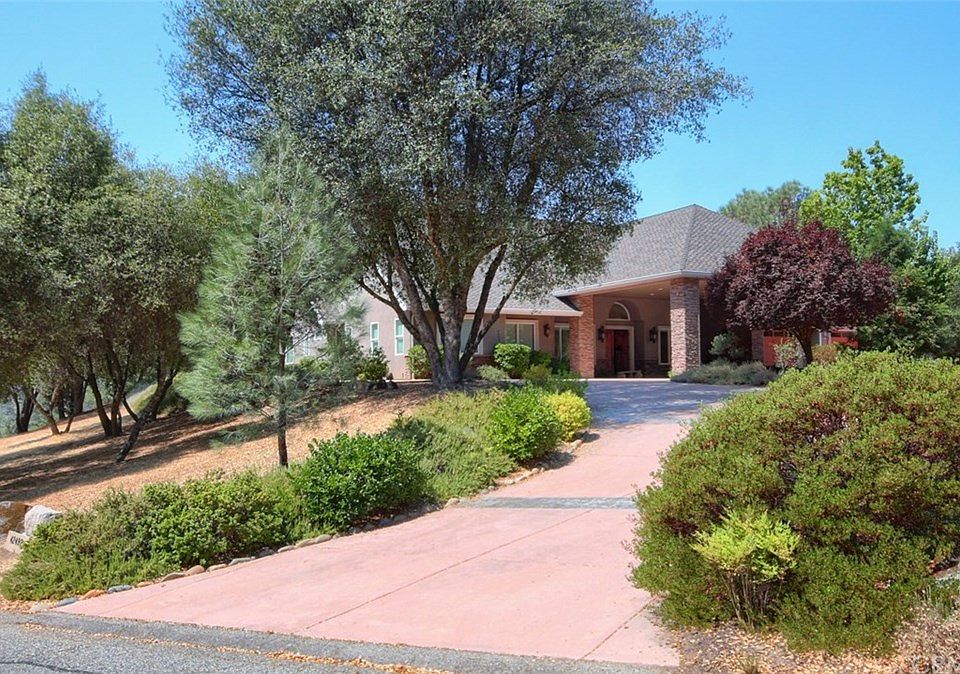 2nd image of 42492 Lulniu Ln