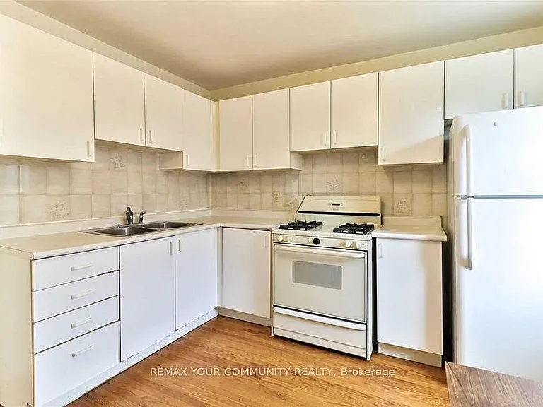 6 Lennox St #2 — Photo 7