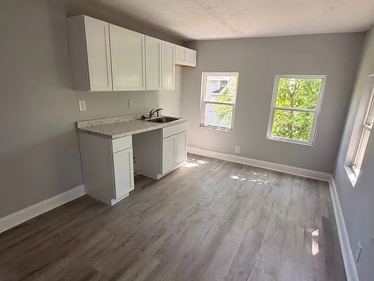 4140 W Broadway — Photo 23