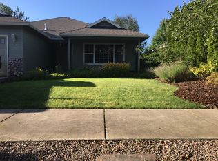 928 Newcastle St, Medford, OR 97501
