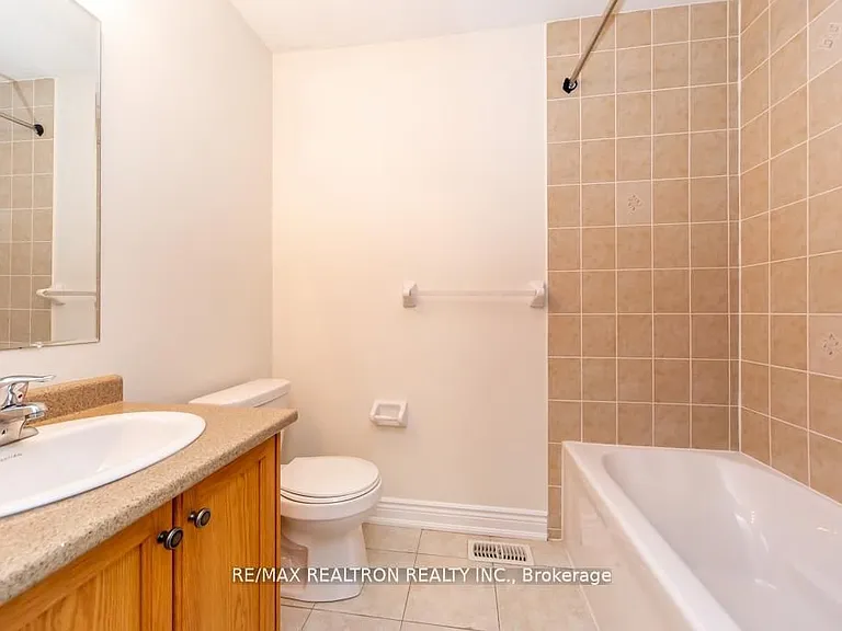 24 Skelton Cres — Photo 31