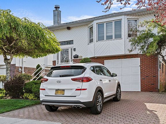 3rd image of 2638 E 66th St
