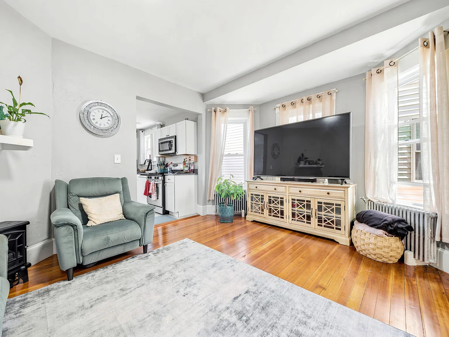 3 bed, 1252 sqft, $3,500 — Photo 2
