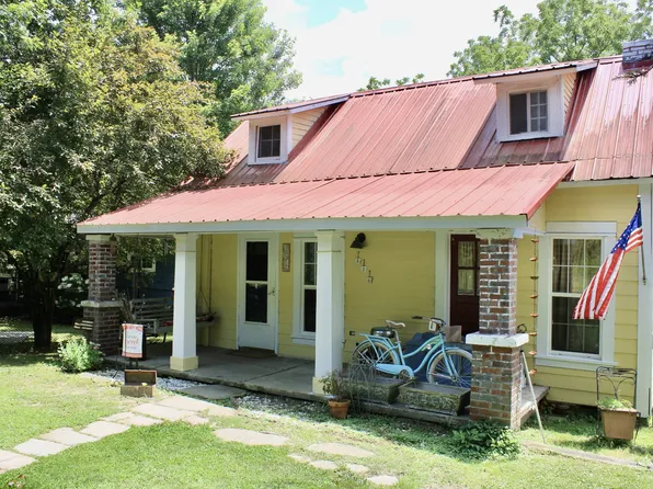 520 3rd St, Tracy City, TN 37387