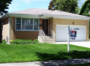 8 N Pine St, Mt Prospect, IL 60056