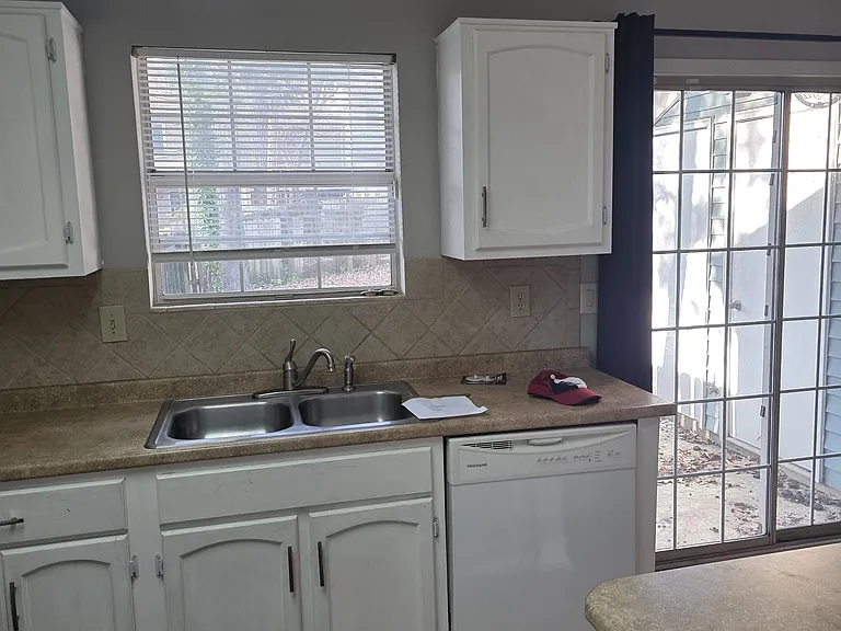 5722 Wells Cir — Photo 14