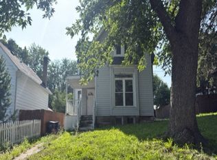 36 S Union St, Elgin, IL 60123