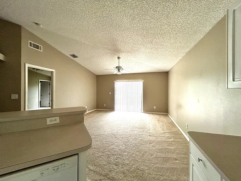 4760 Manchester Dr — Photo 8
